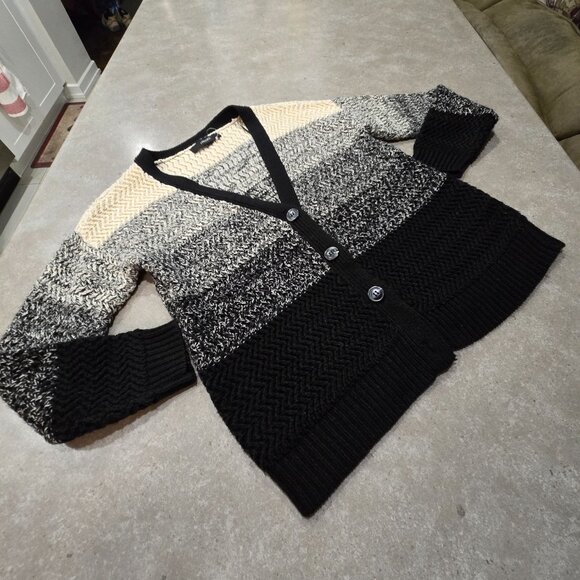 FOREVER 21 Women's Black Grey Cream Button-Down V-Neck Cardigan - Medium - Picture 6 of 15